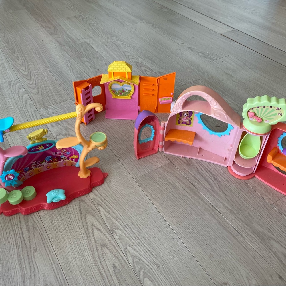 pets shop and shopkins